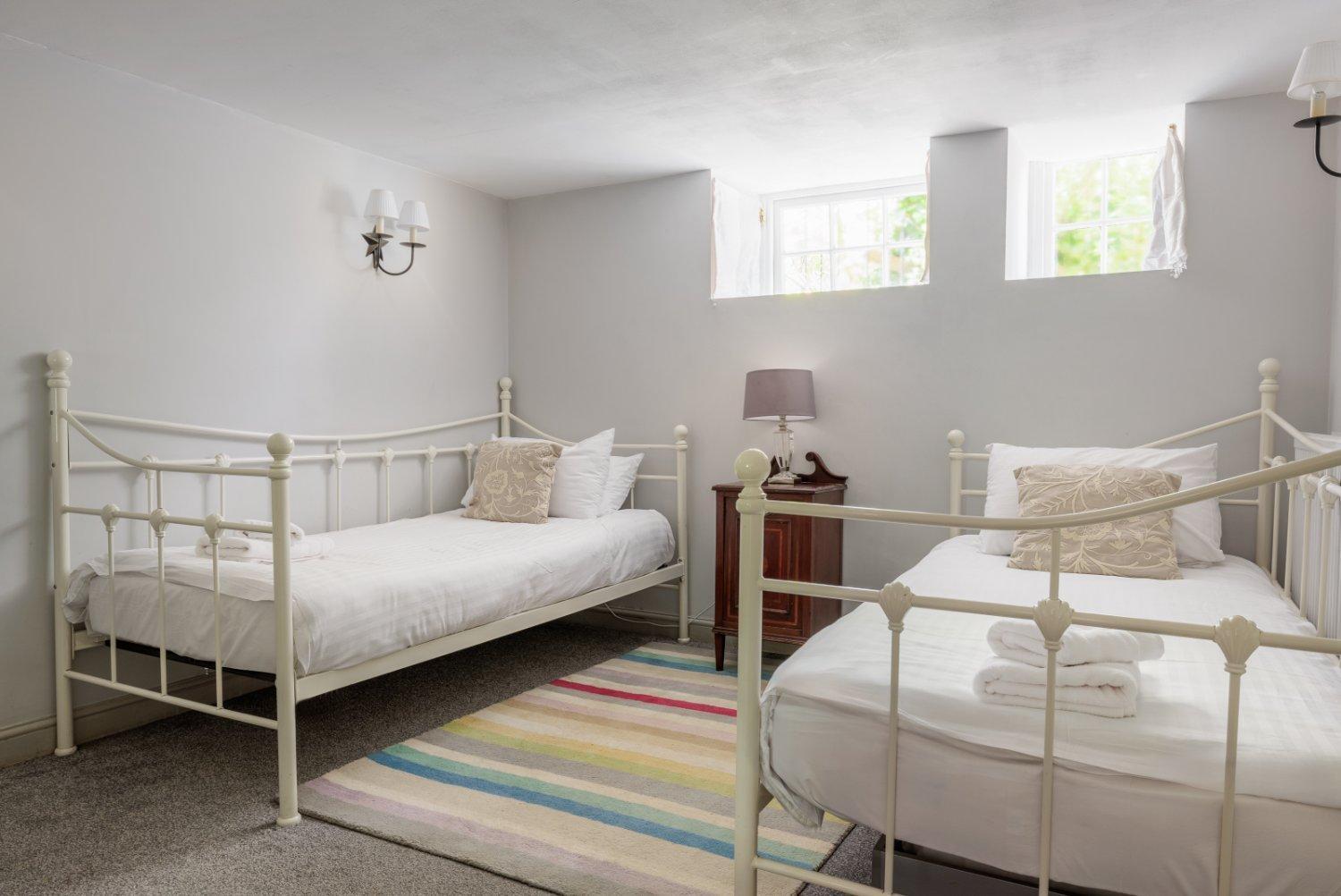 The School Rooms Estate Beautiful, Georgian Apartments With Private Heated Pool And Hot Tub Wifi And Parking Near Bath Box  Extérieur photo